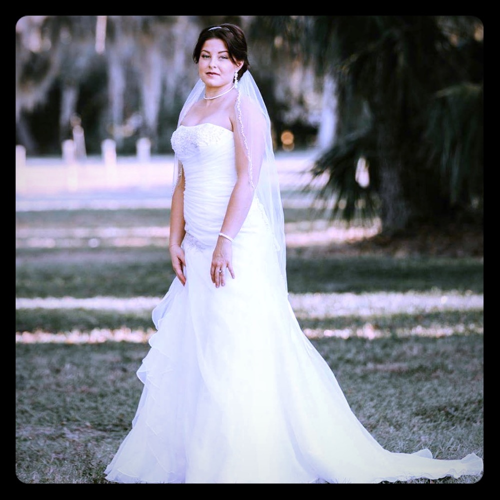 Strapless wedding dress
